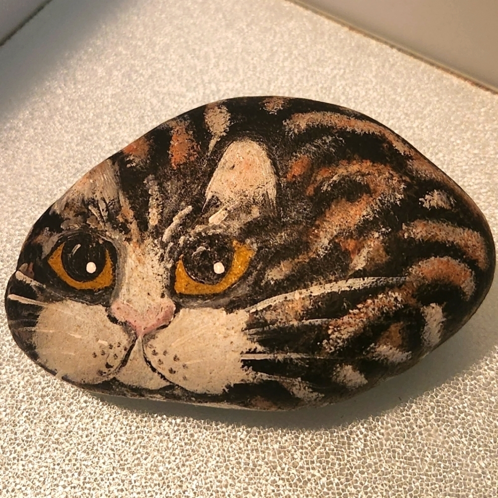 Aina Lindell signed stone painting tabby cat with original studio label